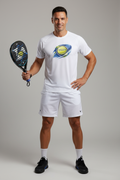 Tee-shirt VALEN sur mannequin avec raquette de padel